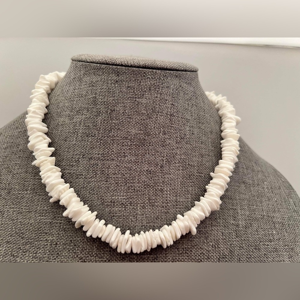 Puka shell Necklace  Choker Hawaiian Puca Chip White Necklace New